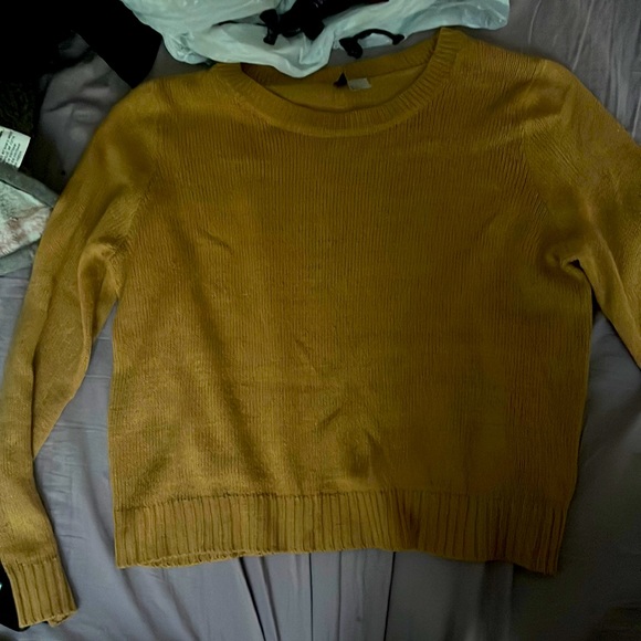 H&M Sweaters - barely worn shirt from H&M size M